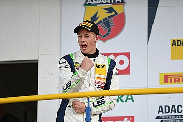 Kim-Luis Schramm greift in der ADAC Formel 4 an