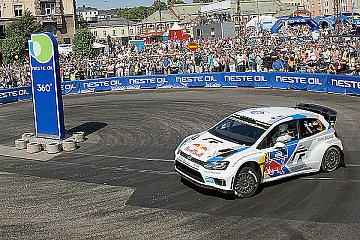 VW-Rallye-Stars driften vor spektakulärer Kulisse