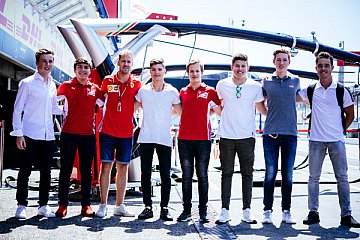 Warm-Up für das Saisonhighlight: Piloten treffen Sebastian Vettel