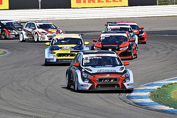 Achterbahn für HP Racing International: erst Doppelsieg, dann Doppel-Ausfall