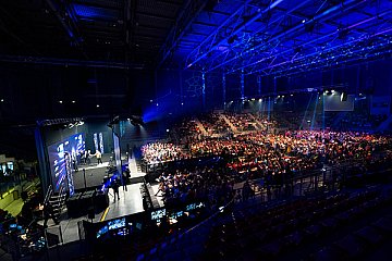 „Ally Pally“-Atmosphäre in der Eifel: Die ring°arena wird bei der 