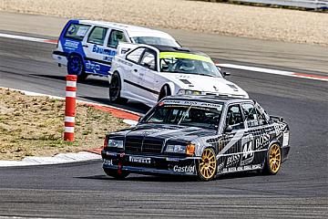 Der Mercedes 190E 2.5 mit Roland Asch und Ferdi Weischenberg - Foto: OGP