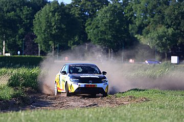 Die Spanier Español/Odriozola widerstanden dem Druck der Konkurrenz vom Start bis ins Ziel - Foto: ADAC