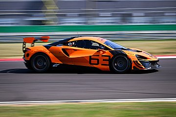 15-jährige Lena Pichler beim ersten Test im 620 PS starken McLaren Trophy EVO