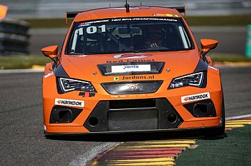 DER Red Camel-Jordans.nl-CUPRA TCR sicherte sich die Pole für Lauf zwei der European Championship (Foto: Petr Fryba)