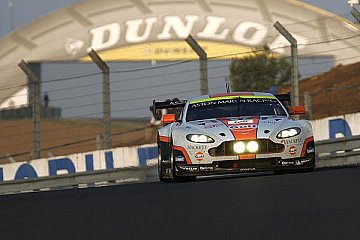 Stefan Mücke bei 24 Stunden von Le Mans auf dem Podest
