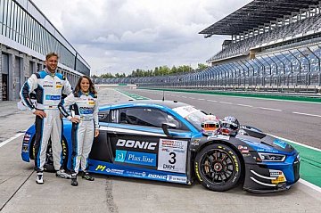 Carrie Schreiner und Peter Terting mit dem Audi R8 LMS GT3 von Land Motorsport