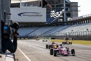 BWT Mücke Motorsport und Joshua Dürksen feiern den zweiten Sieg
