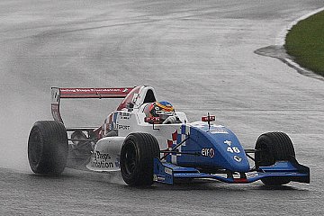 Rowland schwimmt zum vierten Saisonsieg