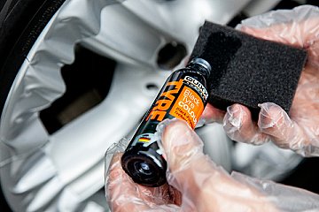 ... dann anfeuchten ... - Foto: QUIXX