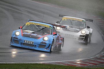 Norbert Siedler und Christian Engelhardt heißen die Überraschungs-Sieger des verregneten ersten ADAC GT Masters-Rennens