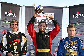 Platz zwei für Marcel Schirmer (l.) und Sieg für Denis Thum (Mitte) in der DD2-World