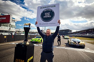 Eishockey-Nationaltrainer Harold Kreis schickte die DTM-Stars ins Rennen - Foto: ADAC