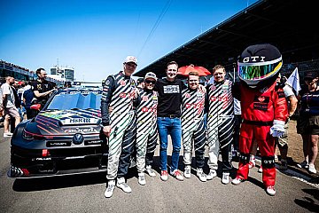Max Kruse Racing mit Klassensiegen und GTI-Weltpremiere