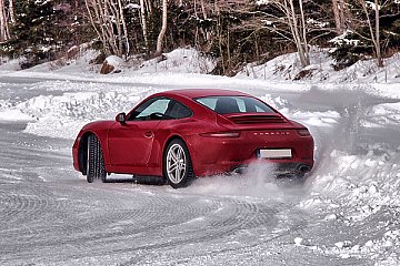 Auf Eis driftende Porsche im Pitztal - Foto: Tourismusverband Pitztal