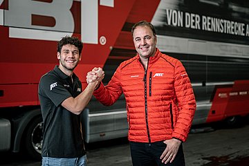 DTM-Fahrer Ricardo Feller mit ABT CEO und Teamchef Thomas Biermaier (l-r) - Foto: ABT Sportsline