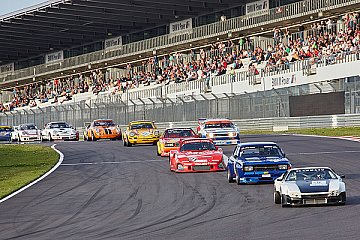 Die Revivalläufe DRM (Deutsche Rennsportmeisterschaft) erinnern an ein Stück deutsche Motorsportgeschichte und werden von den Zuschauern begeistert aufgenommen - Foto: Tom Linke ad08 Fotografie/AvD