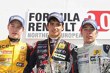 Sainz und Kvyat dominieren Auftakt