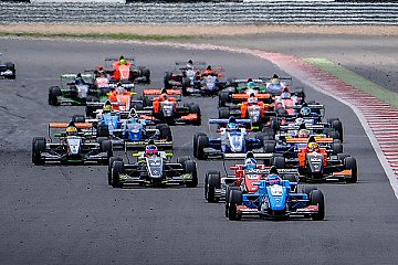 Max Defourny siegt locker in Silverstone