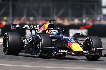 Max Verstappen wird unruhig - Foto: Prelli