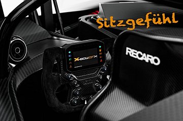 Gemeinsam mit Partner Recaro hat KTM einen aus Carbon-Kevlar gefertigten Competition-Sitz entwickelt, der in Kombination mit GT-Käfig und Carbon-Monocoque den enorm hohen Sicherheitsstandard des KTM X-BOW GTX begründet. Dank individuell anpassbarer Paddings wird die Schale an den Fahrer angepasst, dazu ist ein homologierter Sechspunkt-Rennsportgurt von Schroth Standard.