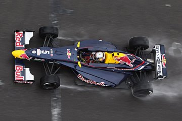 Formel Renault-Leader Carlos Sainz siegt erneut