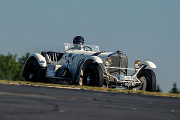 Großvaters High-Tech: Die Kompressor-Mercedes aus den Gründertagen des Nürburgrings (Bild) können beim AvD-Oldtimer-Grand-Prix ebenso bestaunt werden wie die Supersportwagen der Moderne - Foto: Pollex / AvD-OGP