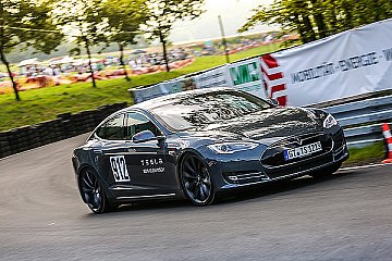 Tesla darf bei dem Cup nicht fehlen. - Foto: privat