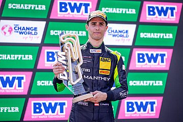 Preining machte das Dreifach-Podium von Porsche perfekt - Foto: ADAC