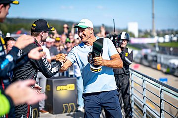 Diskus-Legende Lars Riedel besuchte die DTM am Sachsenring - Foto: ADAC