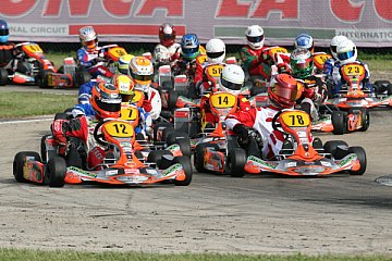 Julian Wagner (78) in der ersten Startreihe der Junioren