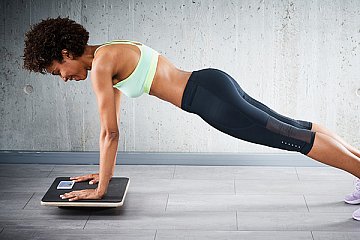 Das Trainingsgerät kombiniert sehr effizientes Planktraining mit interaktiven Spielen und einer Fitness-App