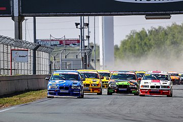 Podiumsplätze im DMV BMW 318ti Cup eng umkämpft
