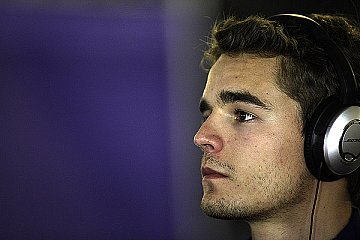 Viel Pech für Tom Dillmann: Eine Kollision hinderte ihn an der Weiterfahrt - Foto: GP2