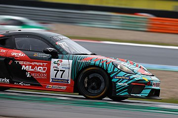 Ein Aufsehen erregendes Rennen zeigte Kevin Rohrscheidt, der bei den GT4-Piloten siegte - Foto: gtc-race.de/Trienitz