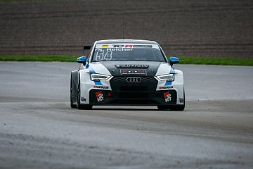 In der ADAC TCR Germany fuhr Simon Reicher zweimal in die Top-Zwölf - Foto: Axel Weichert