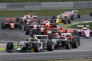 Die ADAC Formel 4 startete in Oschersleben in ihre vierte Saison - Foto: ADAC
