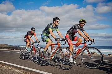 Lucas di Grassi und Daniel Abt auf zwei Rädern