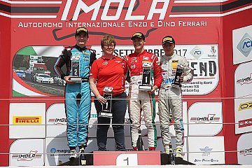 Lirim Zendeli unter schwierigen Bedingungen auf dem Podium - Foto: BWT Mücke Motorsport