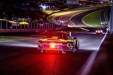 Porsche 911 GT3 R kämpfen in Spa-Francorchamps um den Sieg