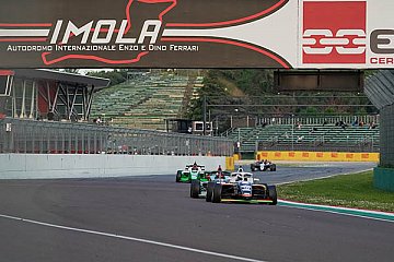 Starker Saisonauftakt in Imola für Valentin Kluss