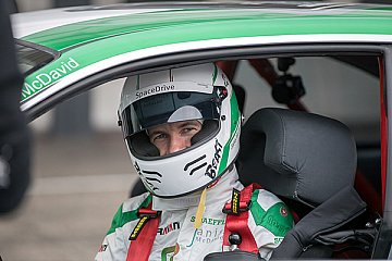 Mit der Fahrt über den Hockenheimring in einem auf Janis Bedürfnisse angepasster BMW M3 geht für ihn ein Traum in Erfüllung - Foto: Schaeffler Paravan