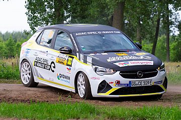 Generationenduelle im ADAC Opel e-Rally Cup