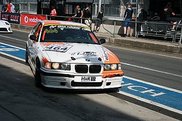 rent2Drive-FAMILIA-racing: Top-Ten durch Menzel/Lukovnikov