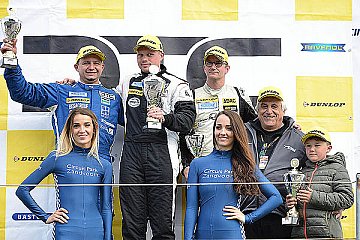 Start-Ziel-Siege für Hammel und Schaak