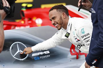 Mercedes und Hamilton beschließen Vertragsverlängerung
