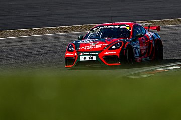 KKrämer Racing triumphiert in Cayman GT4 Trophy by Manthey-Racing