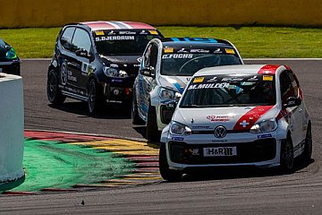 Müller meldet sich mit wichtigem Sieg im Titelkampf zurück