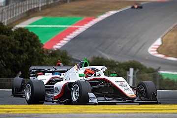 Eurocup 3 in Portimao: Pole und zweimal Podium für Valentin Kluss