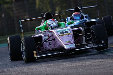 Rookie Olli Caldwell setzt Lernkurve im Formelsport konsequent fort - Foto: BWT Mücke Motorsport